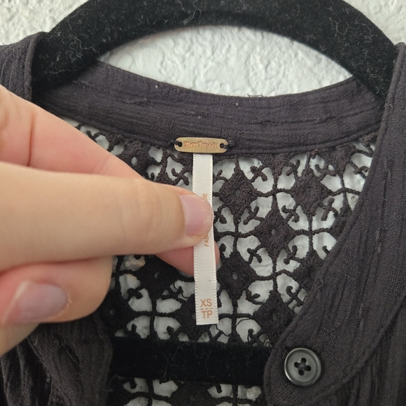 Free People XS Black Oversized Crochet Long Sleeve Button Front Top Cutout - Picture 7 of 7